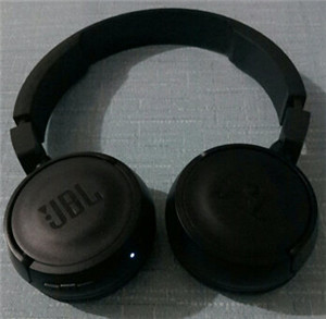 JBL T450BT耳机怎么开机和关机