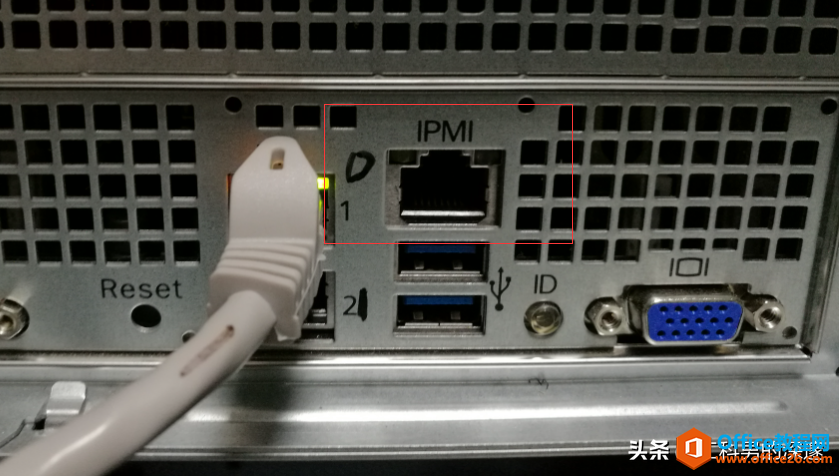 通过服务器上的IPMI接口，建立服务器管理网络
